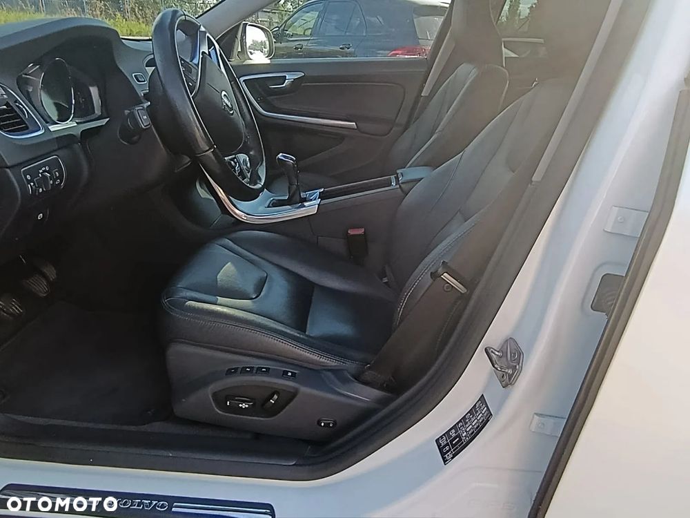 Volvo V60 T3 Summum - 26