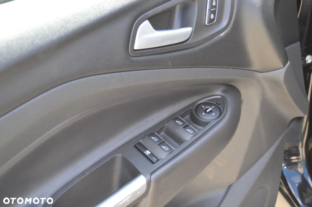 Ford Kuga 1.6 EcoBoost 2x4 Titanium - 23