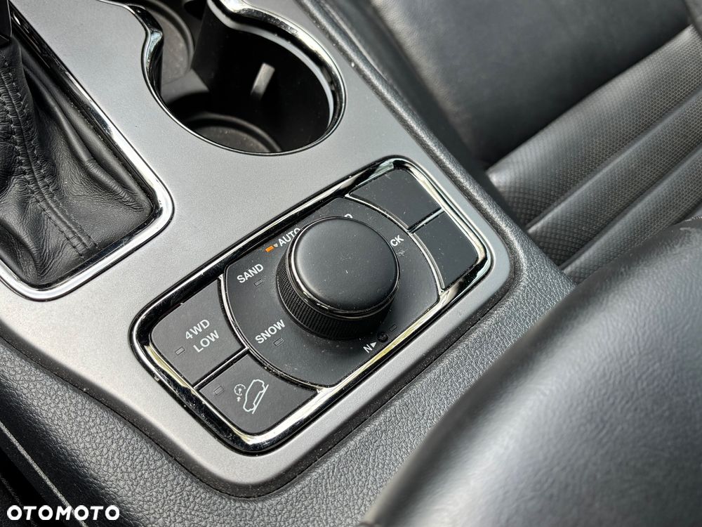 Jeep Grand Cherokee - 21