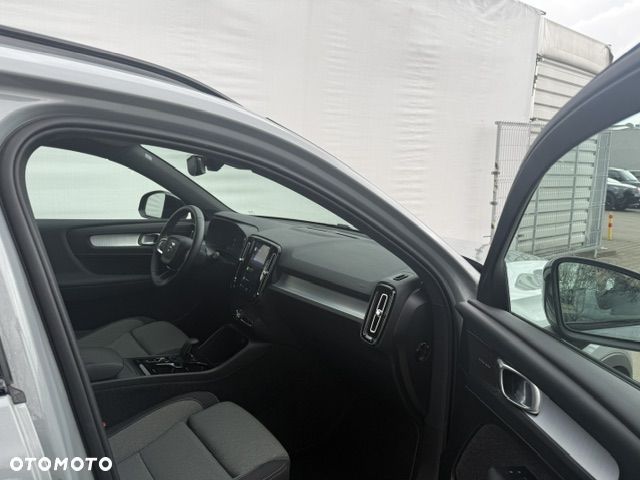 Volvo XC 40 B3 Plus Dark - 16