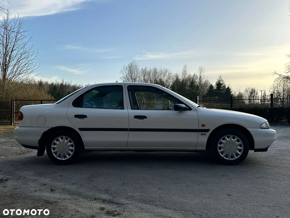 Ford Mondeo 1.6 CLX - 26