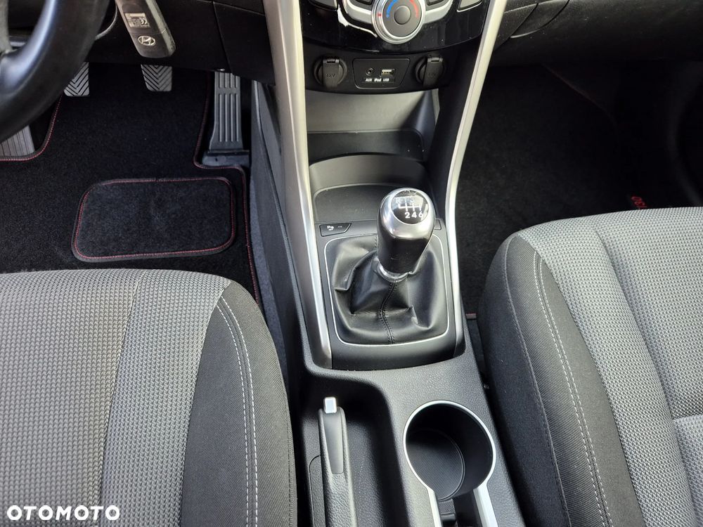 Hyundai i30 1.6 Fifa World Cup Edition - 25