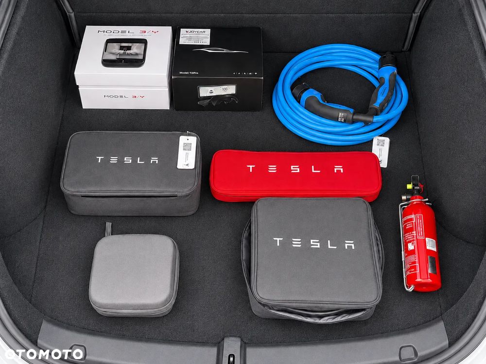 Tesla Model Y Performance AWD - 32