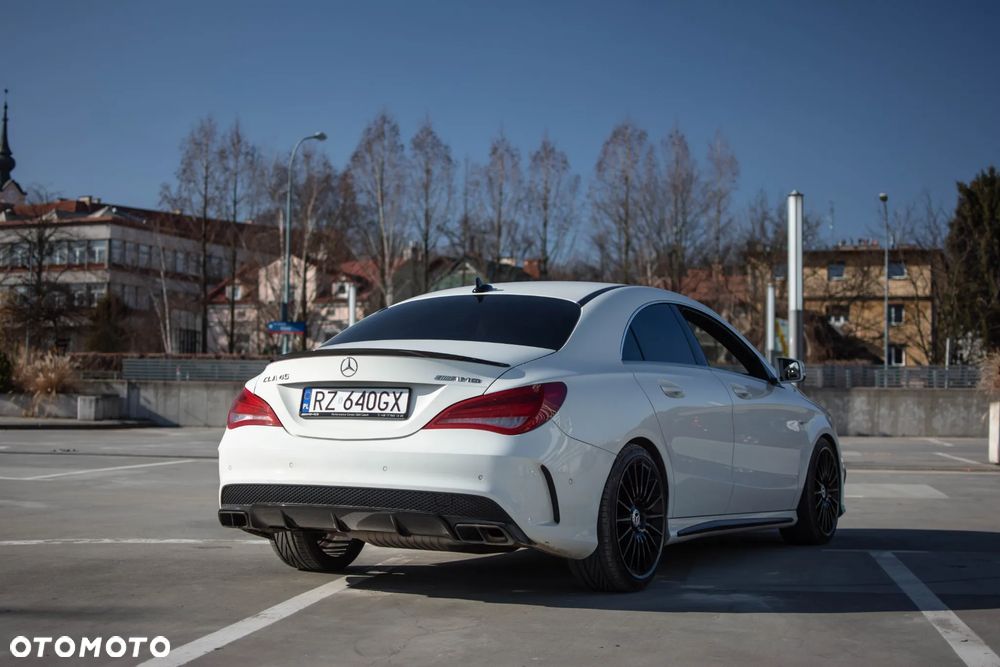 Mercedes-Benz CLA 45 AMG 4-Matic - 9