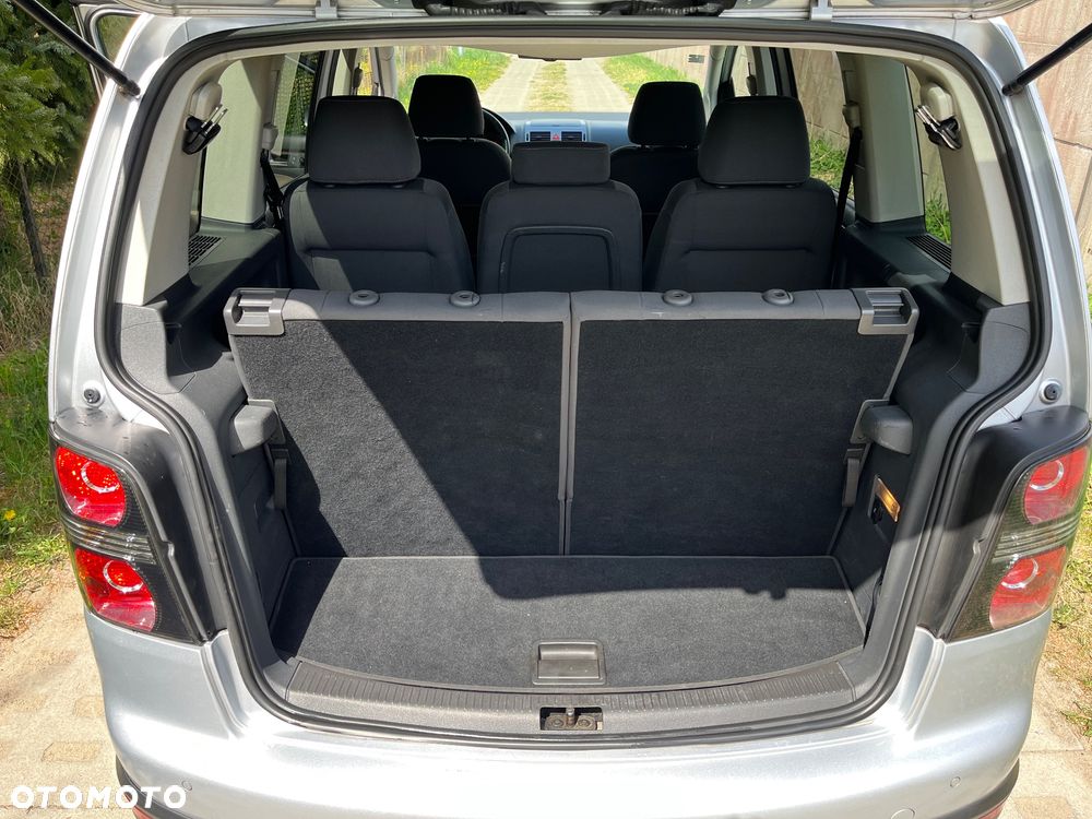Volkswagen Touran 2.0 TDI DPF DSG Cross - 18