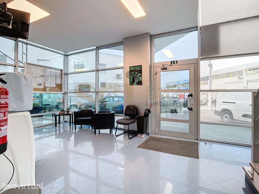 Armazém Industrial | Santa Marta do Pinhal | 1089 m2 Área - Grande imagem: 5/55