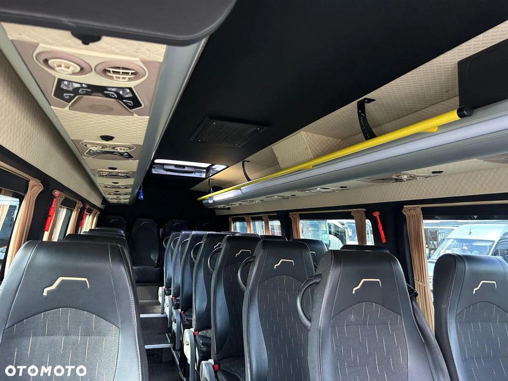 Mercedes-Benz Sprinter 517 - 22