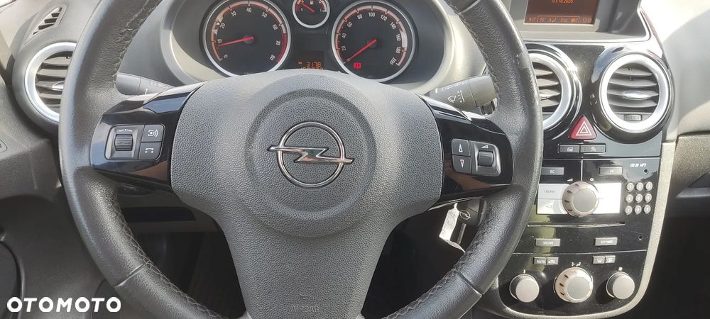 Opel Corsa 1.2 16V Cosmo - 13