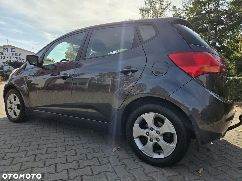 Kia Venga 1.6 L - 12
