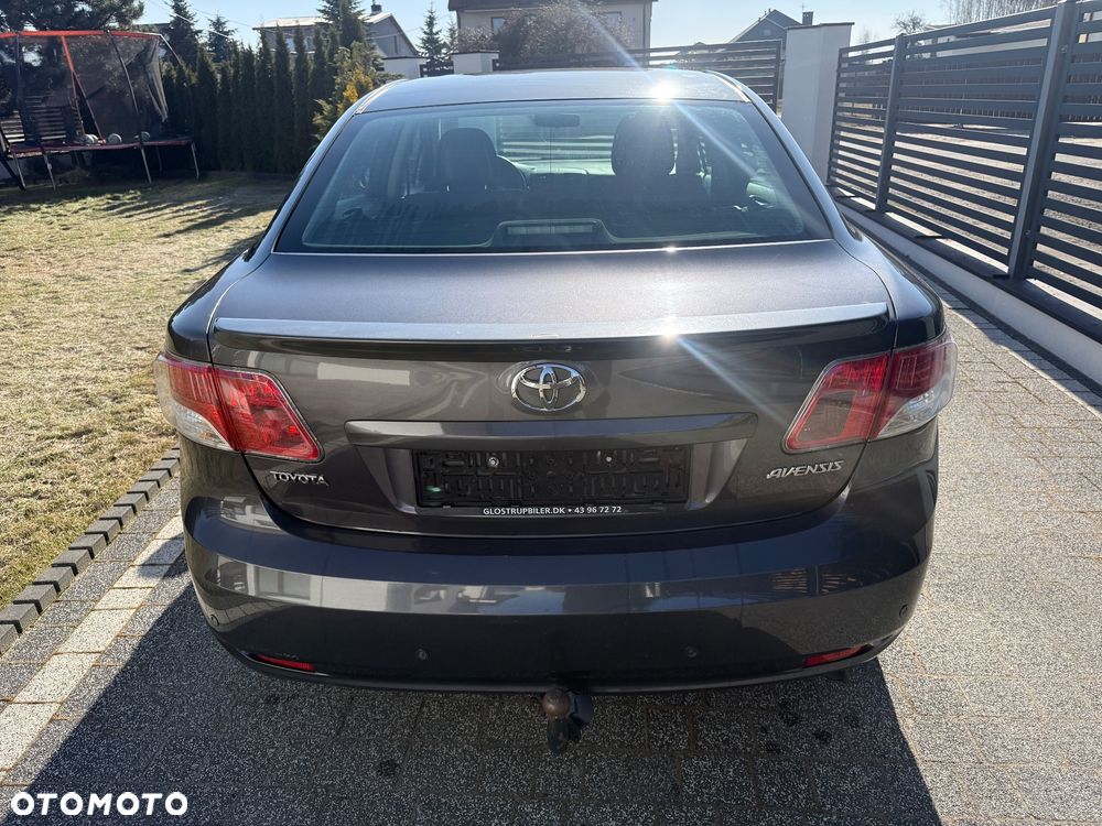 Toyota Avensis 1.8 Comfort - 6