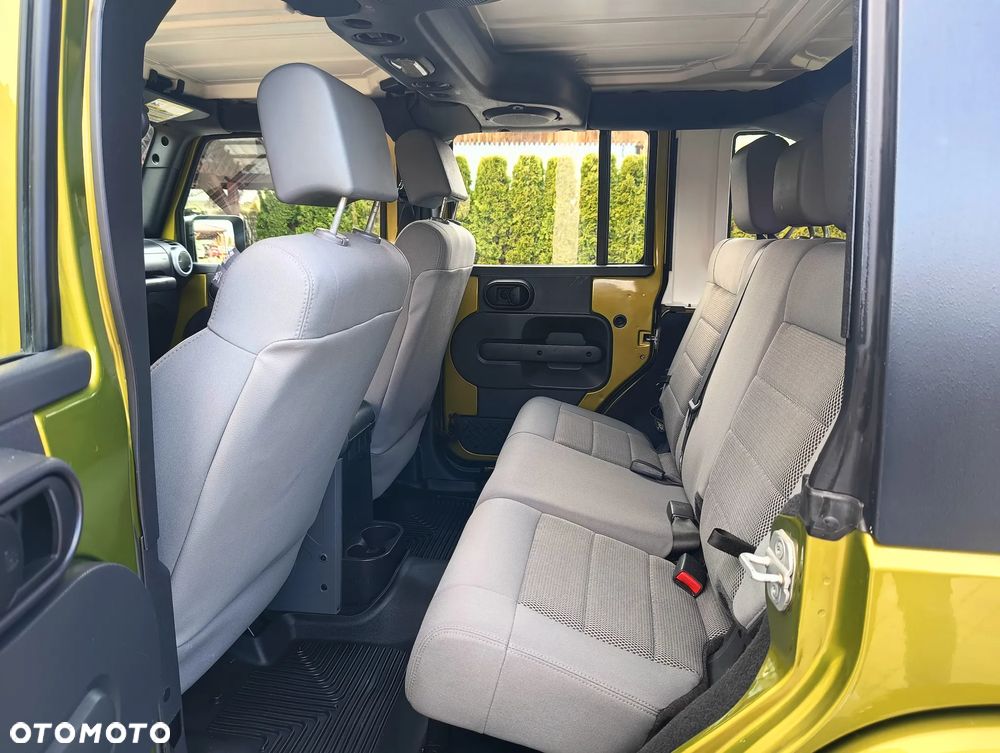 Jeep Wrangler Unlimited 3.8 Automatik Sahara - 28