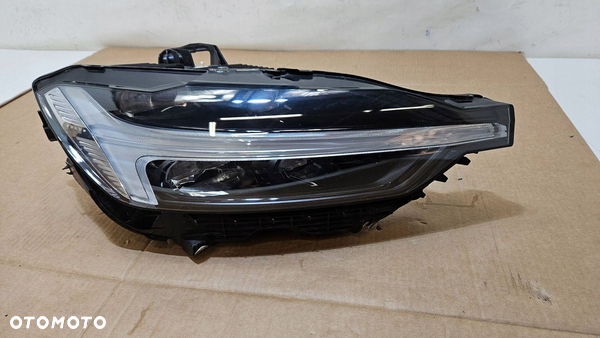 LAMPA PRZÓD PRZEDNIA PRAWA VOLVO XC60 II FULL LED 32342507