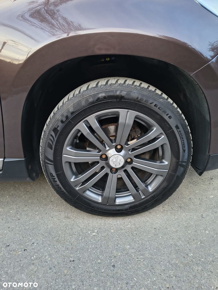 Peugeot 2008 1.6 e-HDi Allure S&S - 8