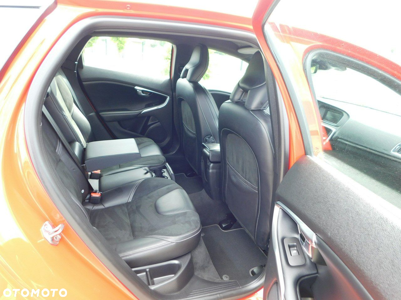 Volvo V40 T3 Drive-E R-Design Momentum - 10