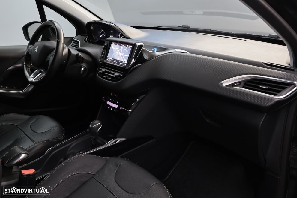 Peugeot 2008 1.2 PureTech Allure EAT6 - 21