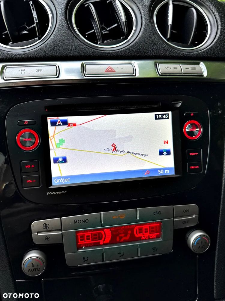 Ford S-Max - 17