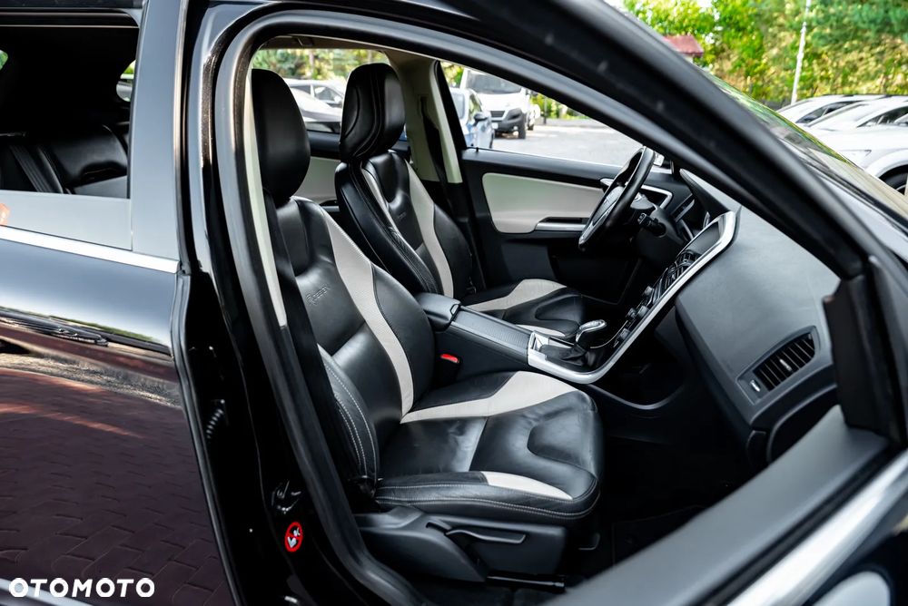 Volvo XC 60 D5 AWD RDesign - 26
