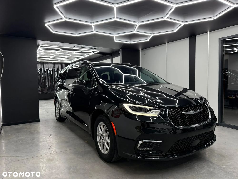 Chrysler Pacifica - 2