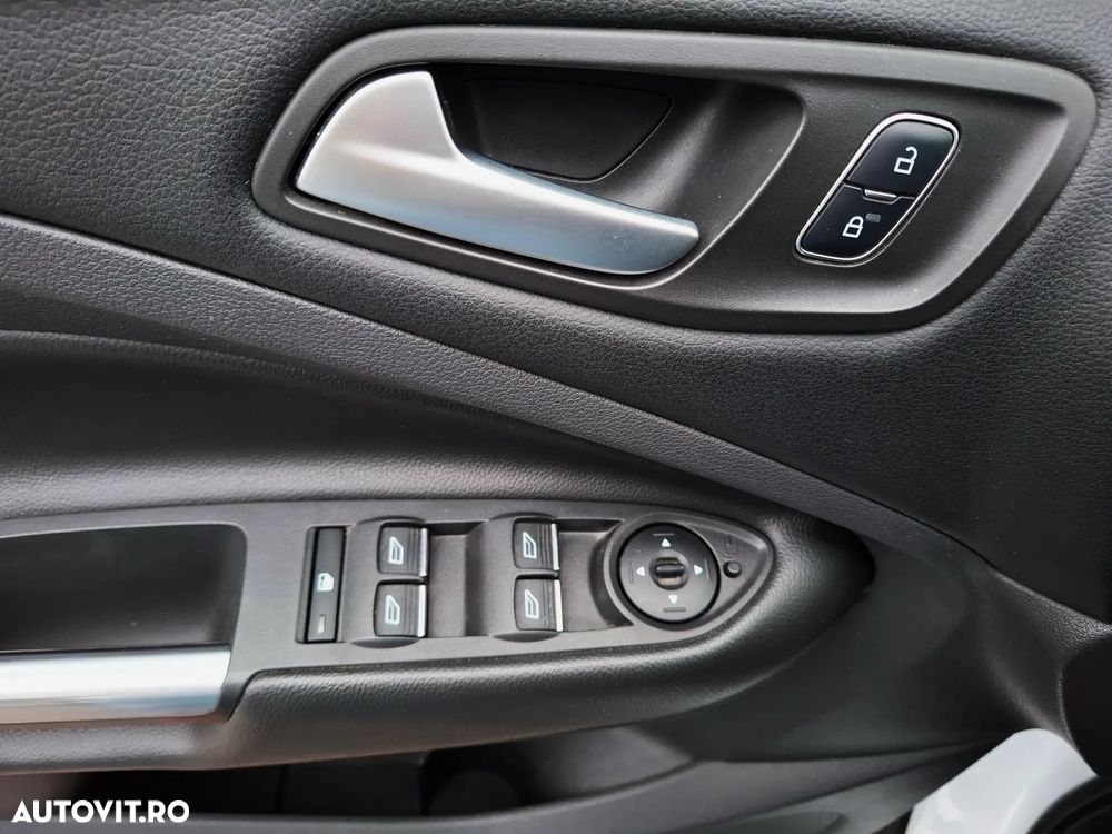 Ford Kuga - 11