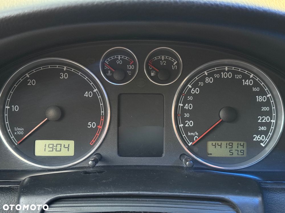 Volkswagen Passat 1.9 TDI Comfortline - 13
