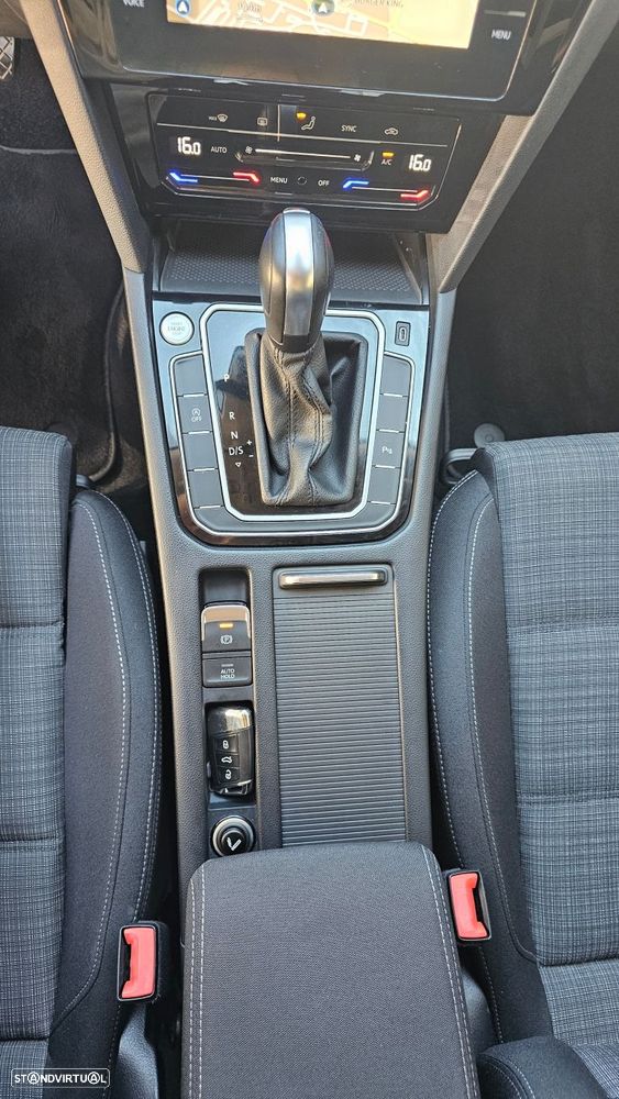 VW Passat Variant 2.0 TDi Business DSG - 24