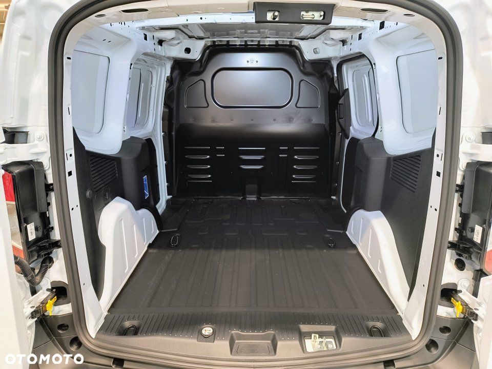 Ford Transit Courier - 11