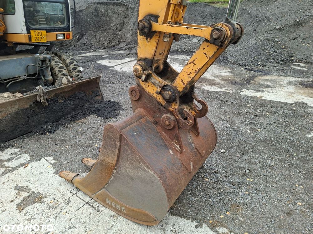 Liebherr A 900 B 4X4 - 31