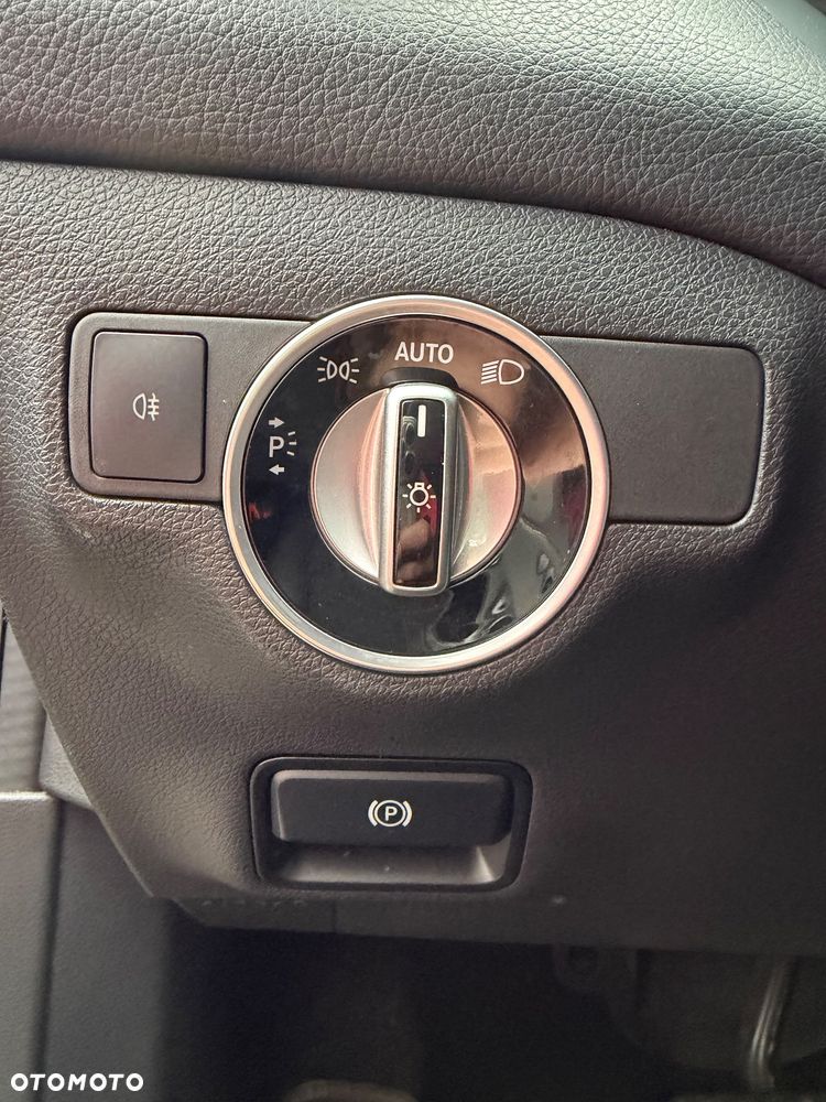 Mercedes-Benz CLA 220 CDI 7G-DCT AMG Line - 24