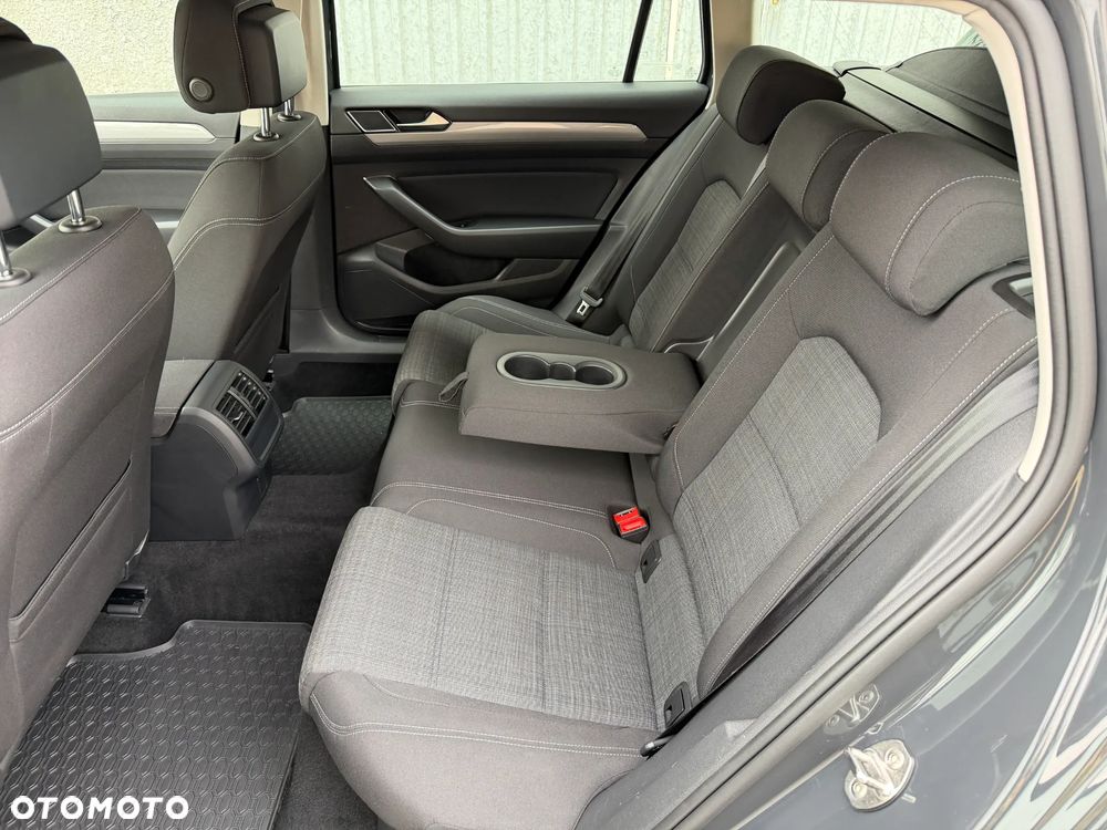 Volkswagen Passat 2.0 TDI BMT Comfortline - 22