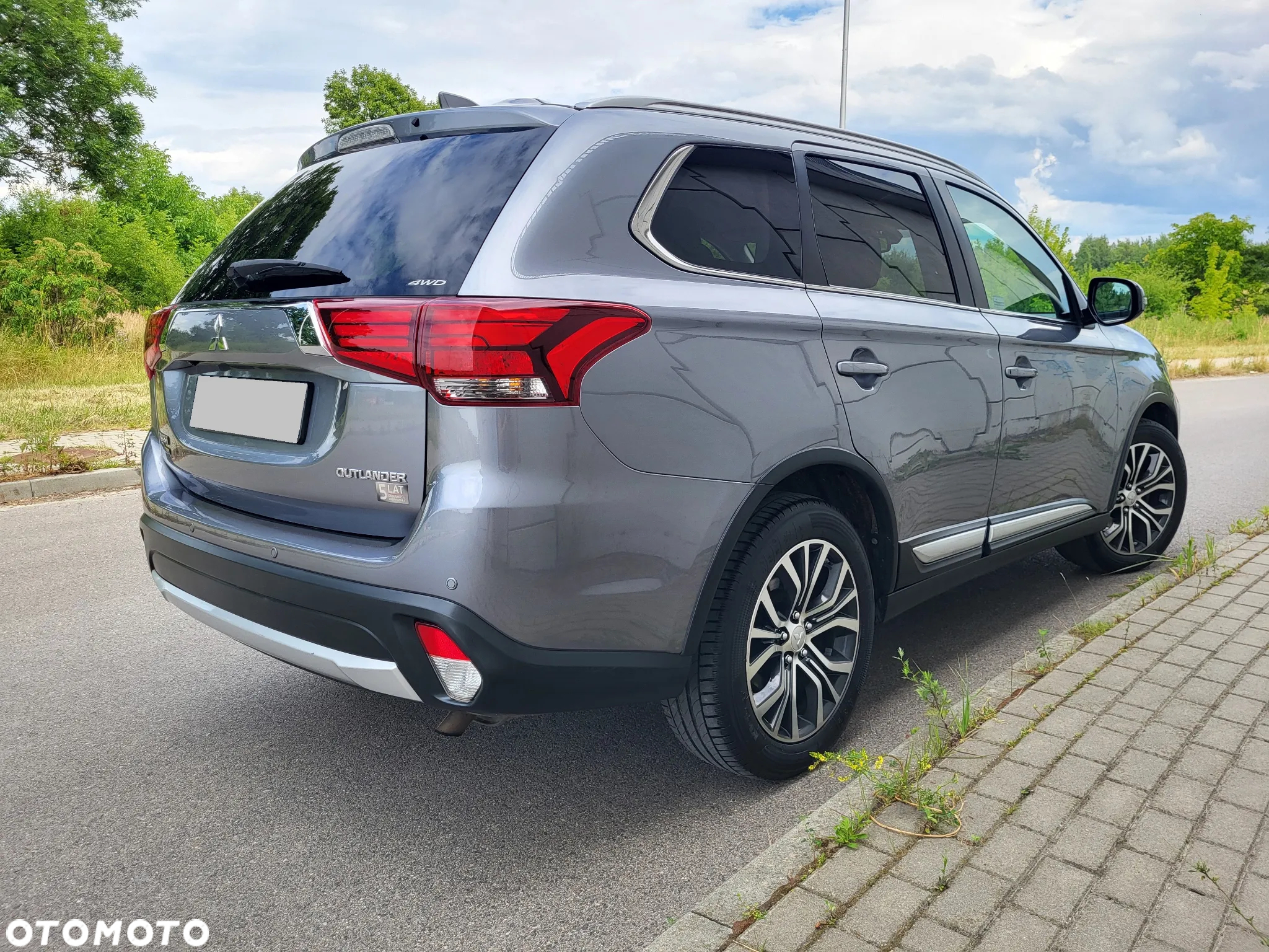 Mitsubishi Outlander - 4