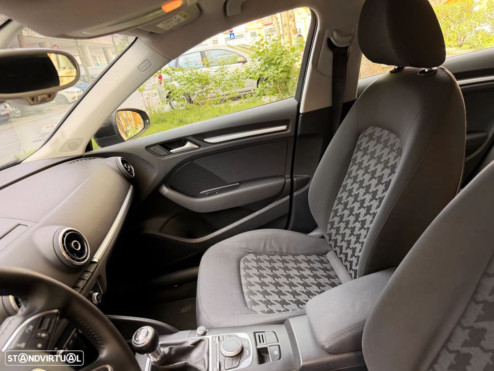 Audi A3 Sportback 1.6 TDI B.Line Attraction - 12