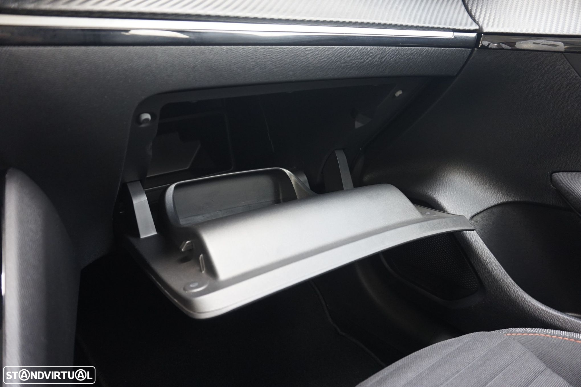 Peugeot e-208 Active - 12