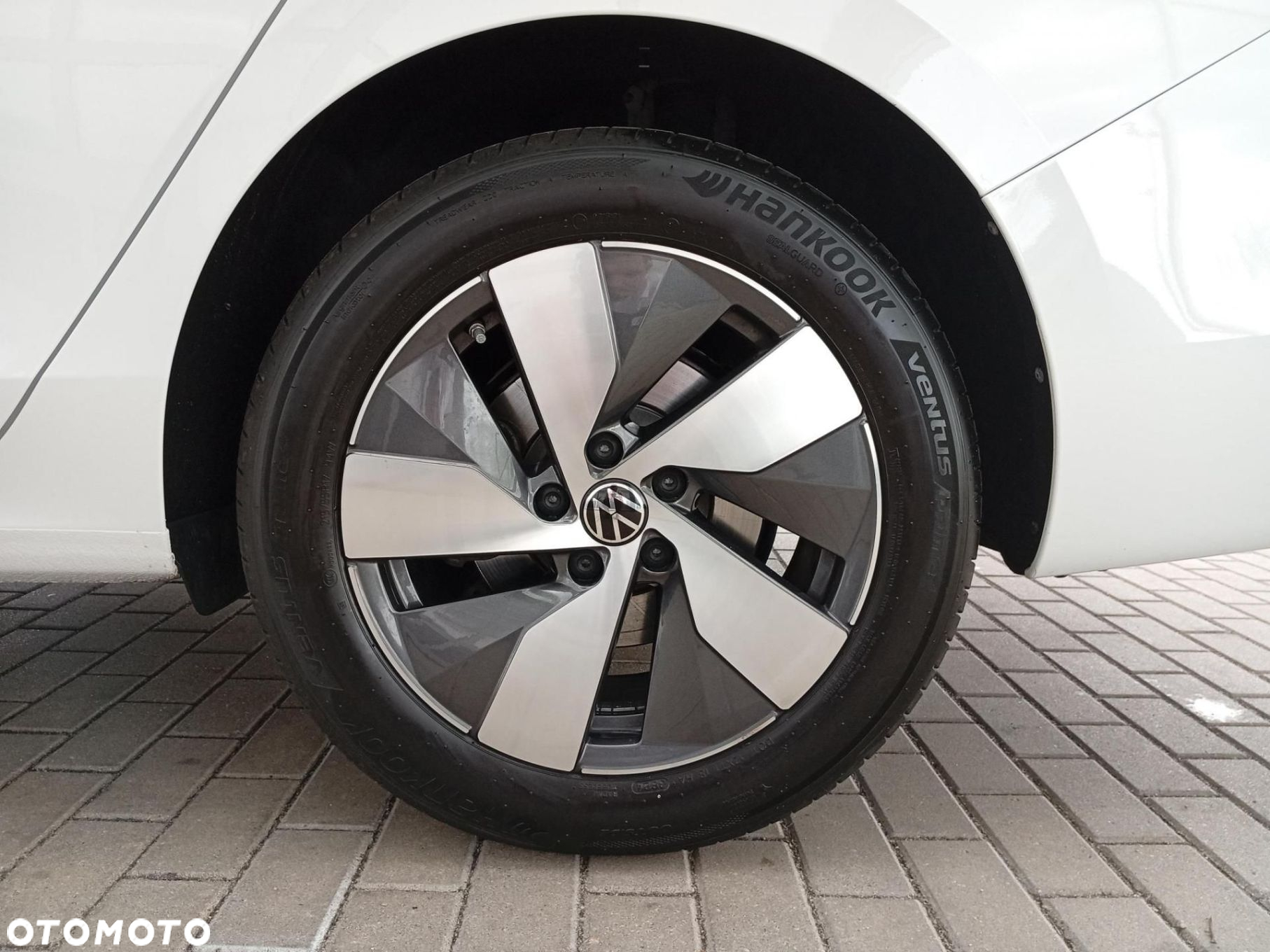 Volkswagen Passat - 13