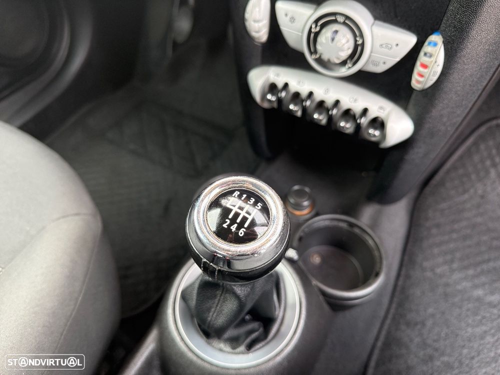 MINI 3 Portas Cooper D - 17