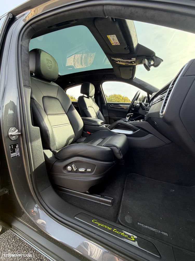 Porsche Cayenne Coupé Turbo S E-Hybrid Tiptronic S - 34