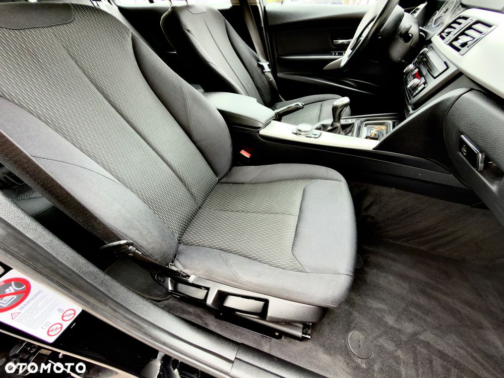 BMW Seria 3 325d - 24