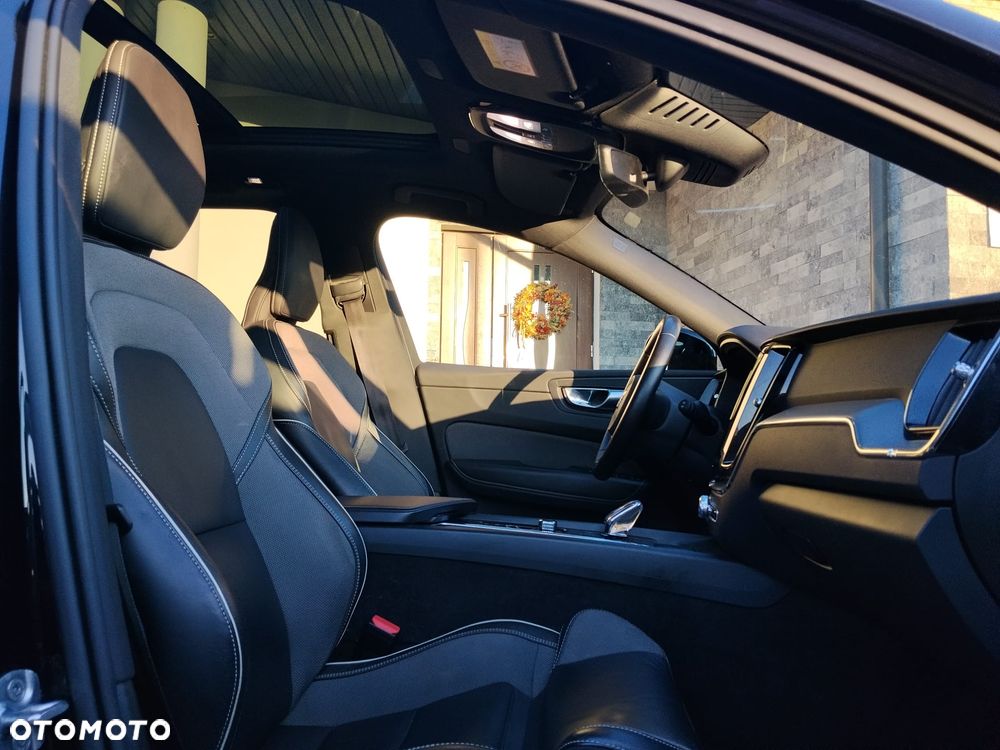 Volvo XC 60 T6 AWD Long Range Plus Dark - 18
