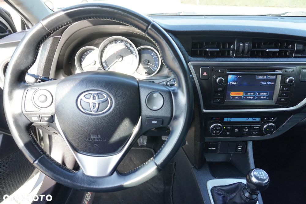 Toyota Auris 1.6 Executive - 17