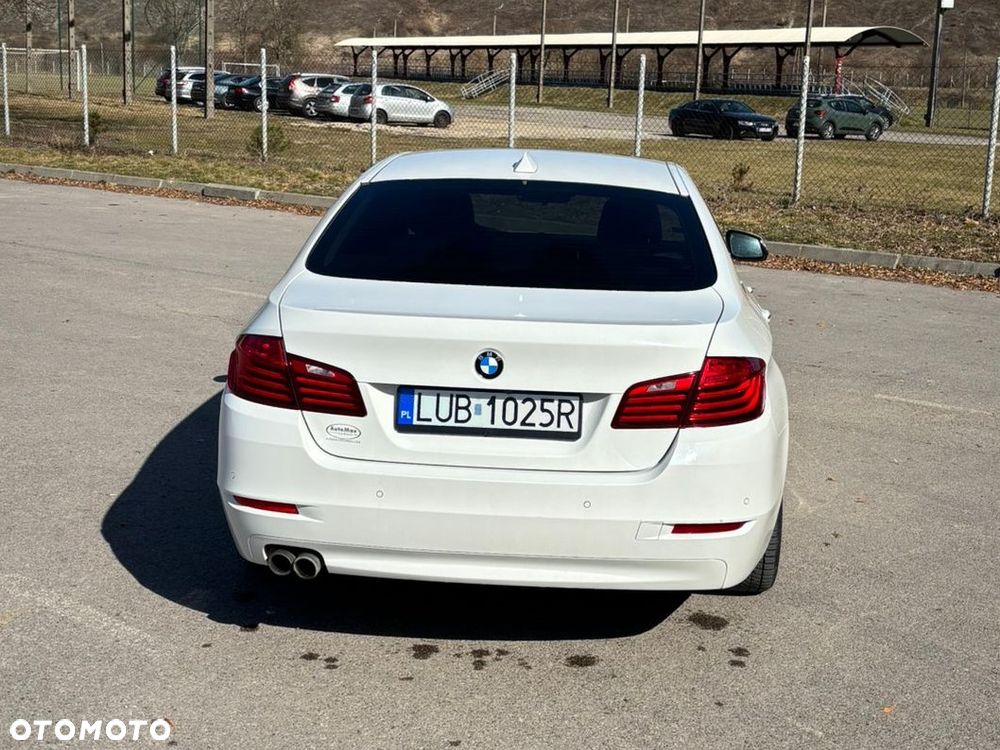 BMW Seria 5 528i xDrive Sport-Aut - 13
