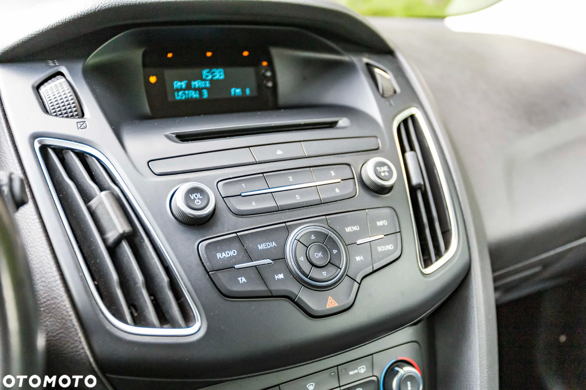 Ford Focus 1.6 Edition - 18