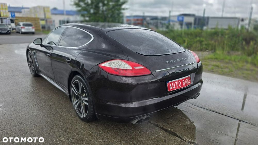 Porsche Panamera - 4