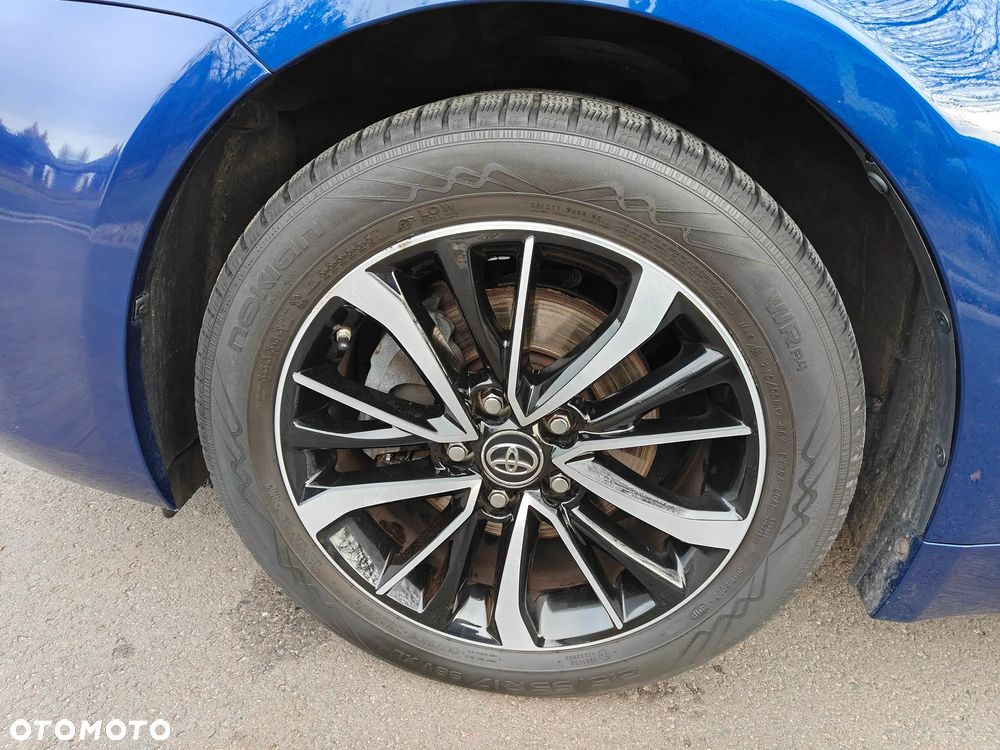 Toyota Avensis 1.8 Selection MS - 21