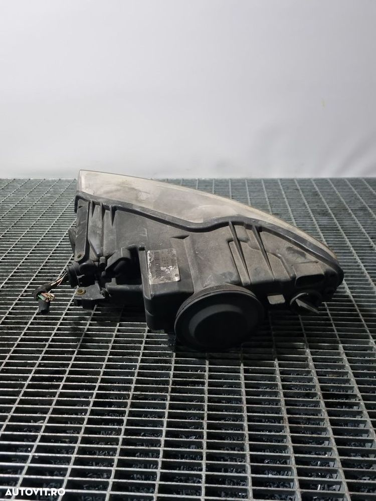 Far Dreapta Volkswagen Touareg 7L facelift 2007 - 2011 SUV 4 Usi (1417) Cu lupă - 2