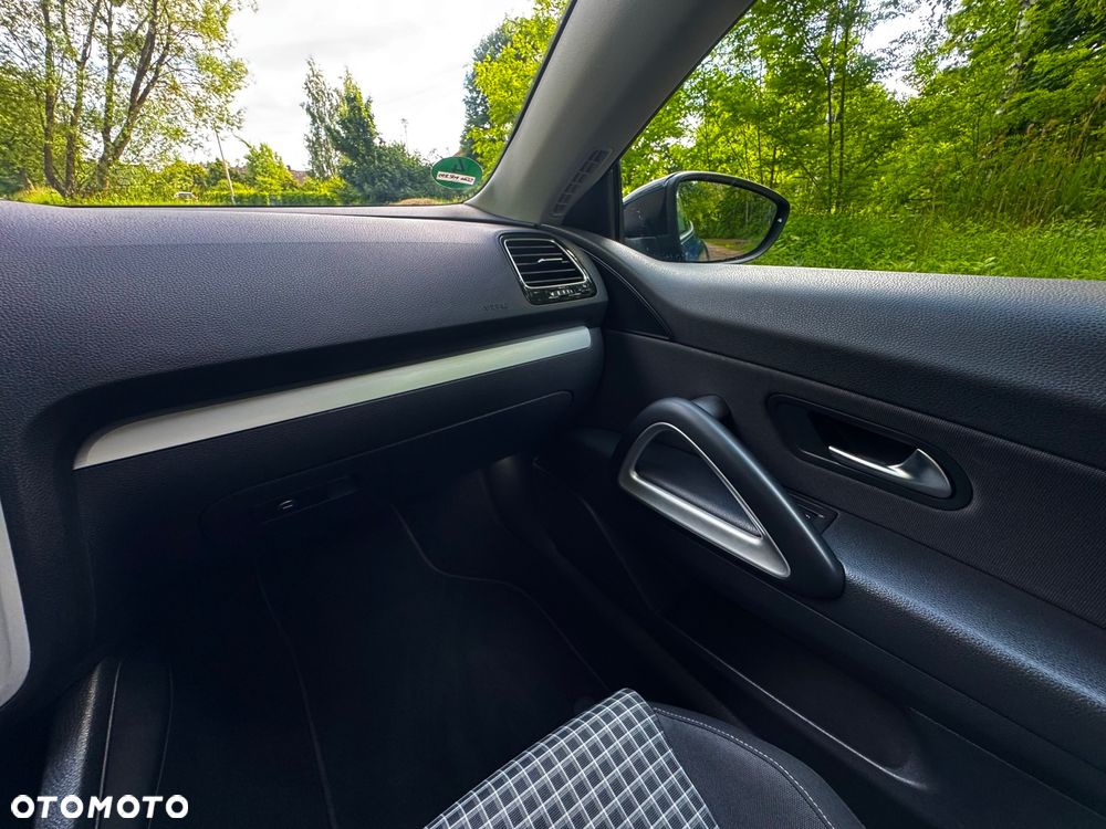 Volkswagen Scirocco 2.0 TDI Blue Motion Technologie Club - 17