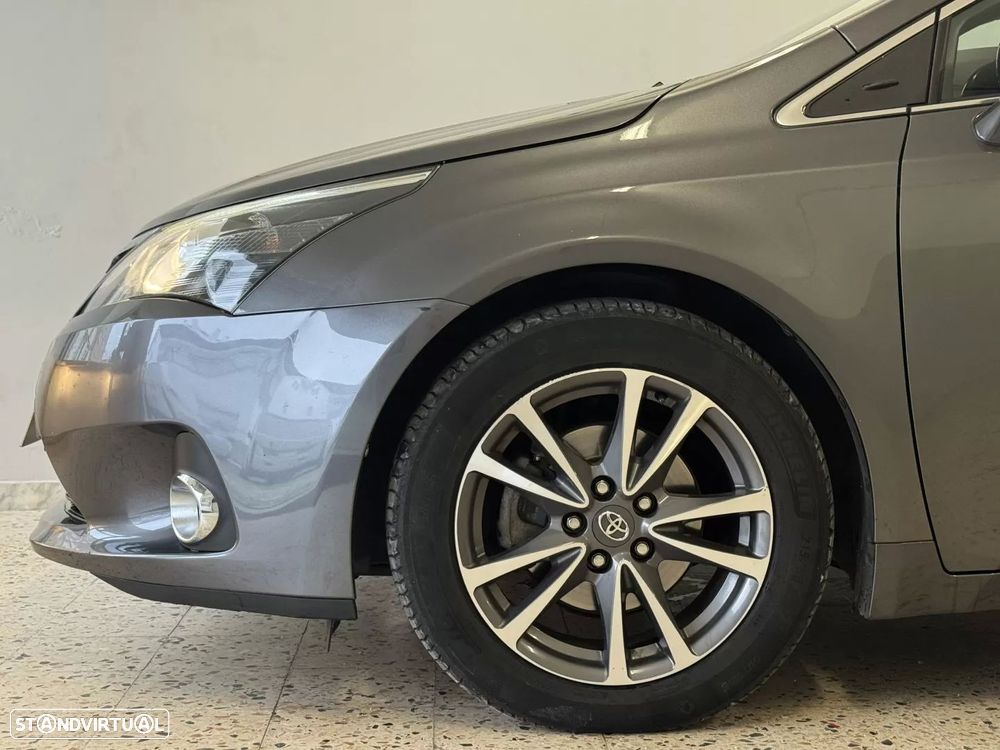 Toyota Avensis SD 2.0 D-4D Exclusive +Navi - 3