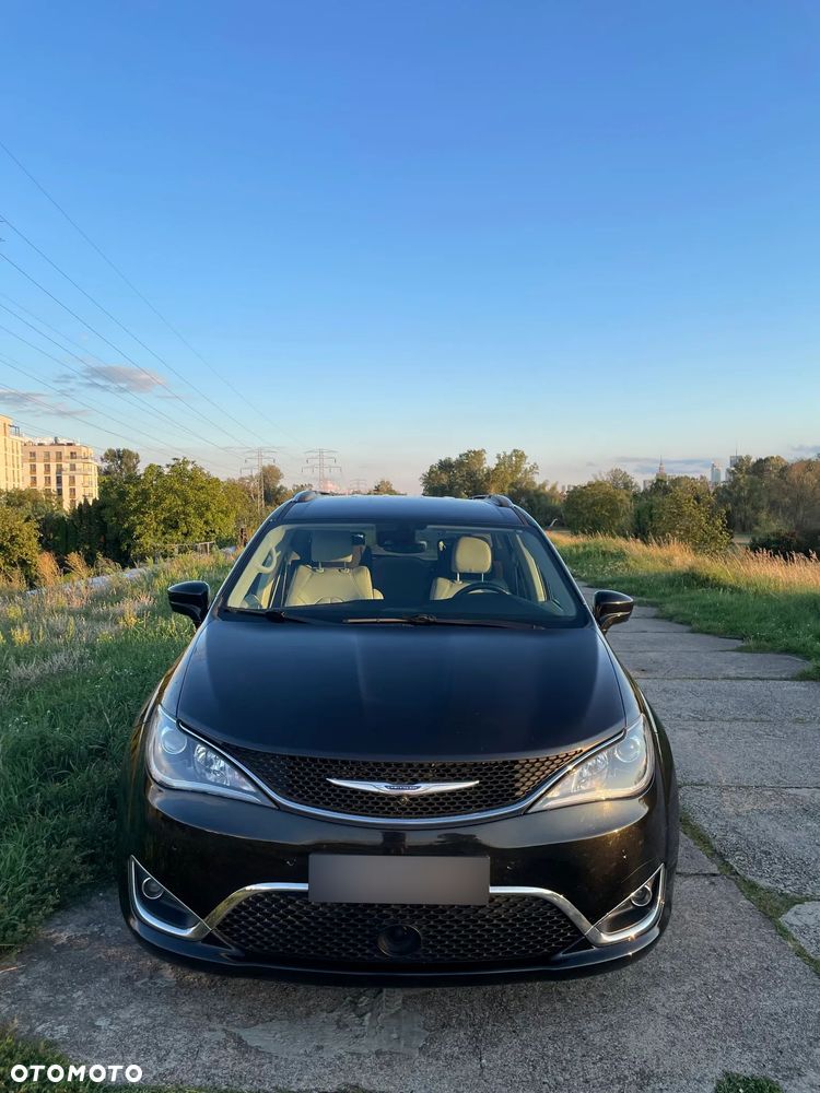 Chrysler Pacifica - 2