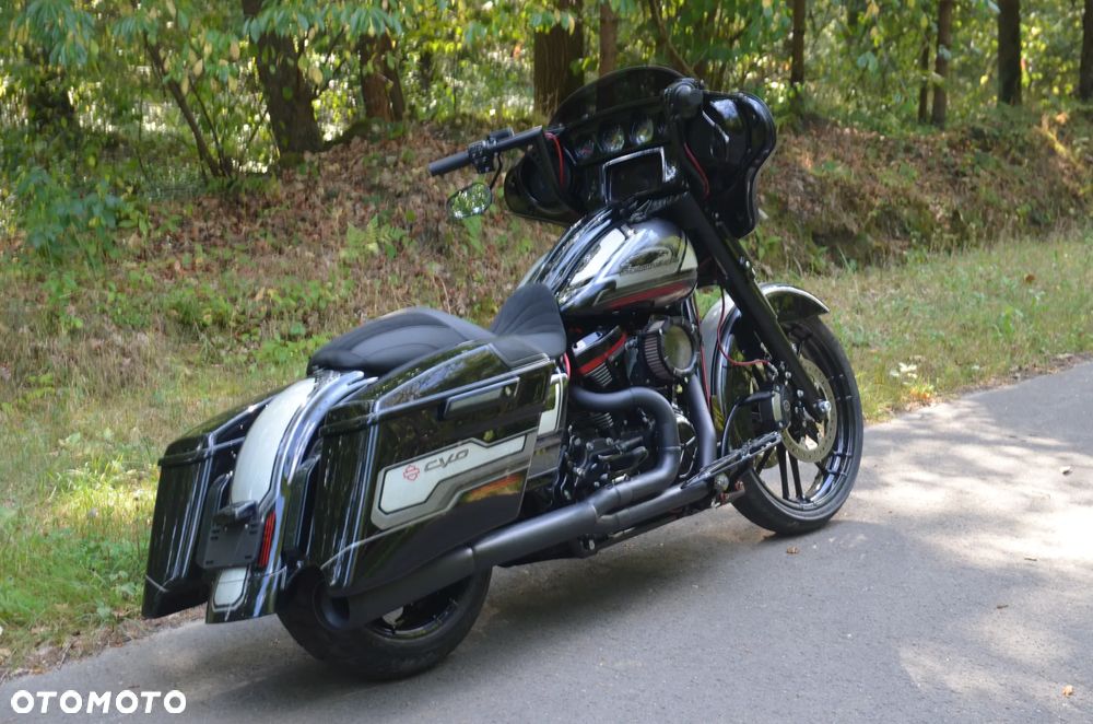 Harley-Davidson Touring Street Glide - 32