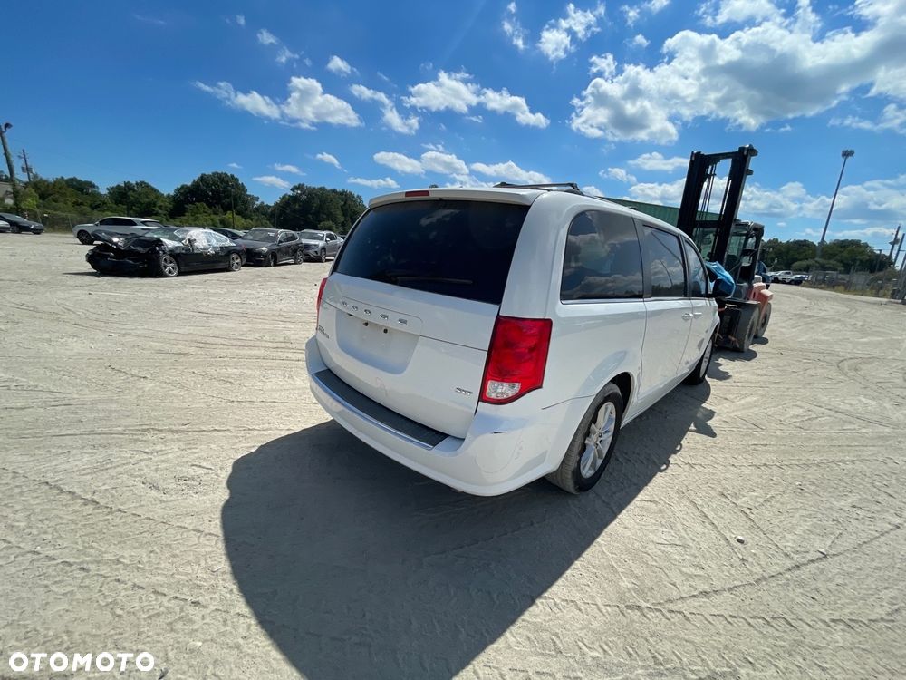 Dodge Grand Caravan 3.3 SE - 4