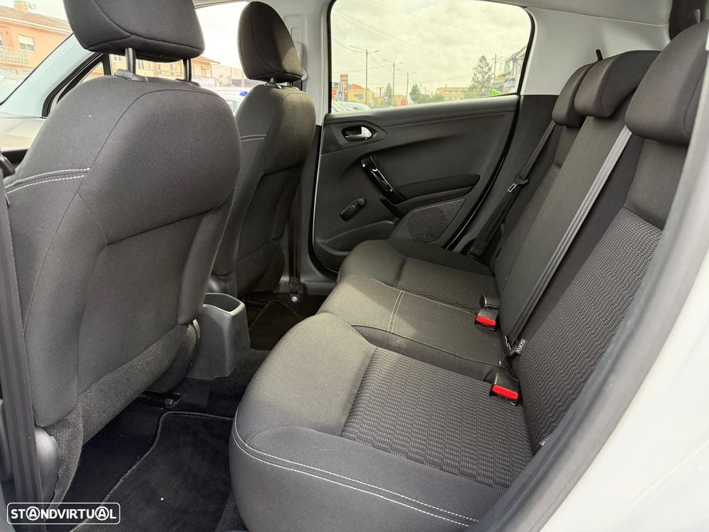 Peugeot 208 1.6 BlueHDi Style - 10