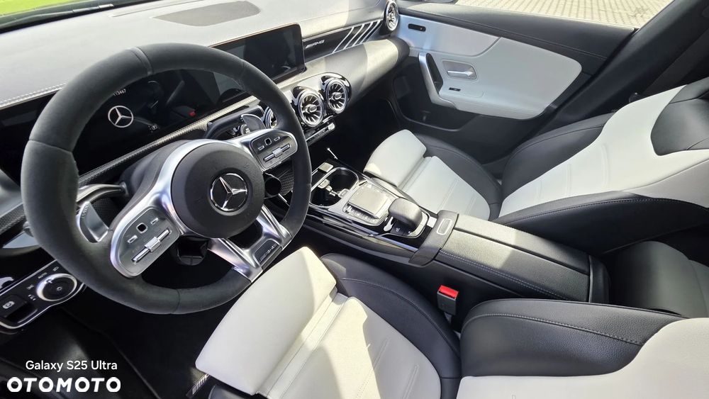 Mercedes-Benz CLA AMG 35 4Matic B AMG Speedshift 7G-DCT - 24